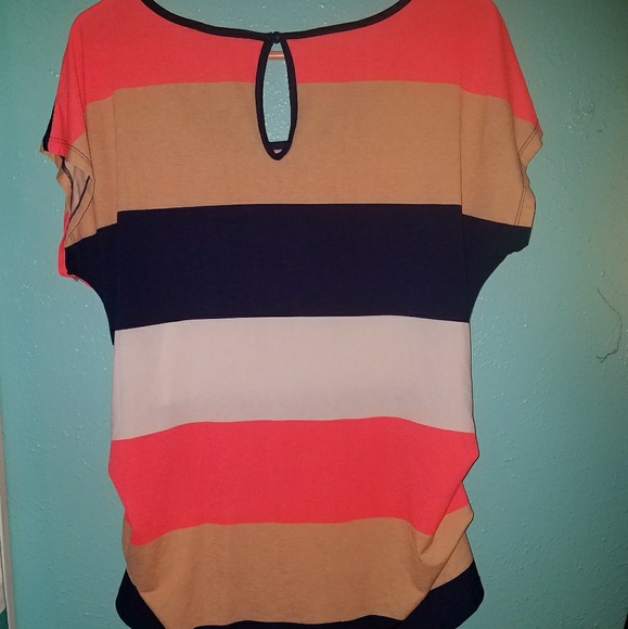 Short sleeved tee - Picture 3 of 3